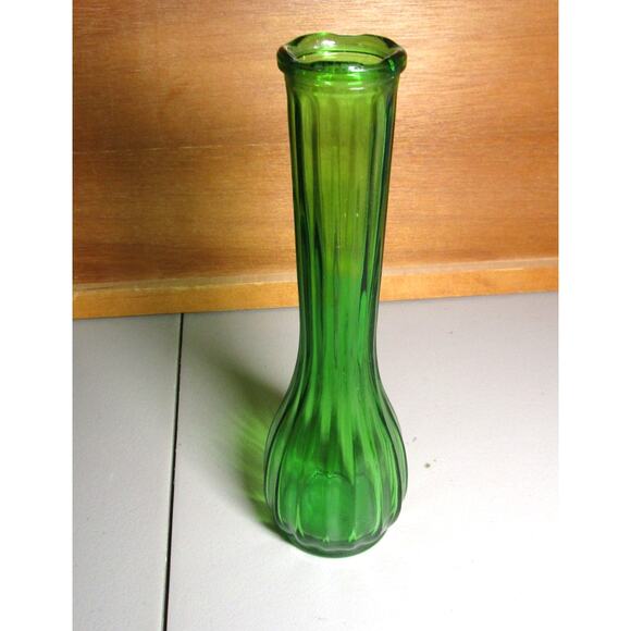 Vintage C.F.G. Emerald Green Bud Stem Vase Textured Ridged Art Glass 8.5 Inches - Picture 1 of 3